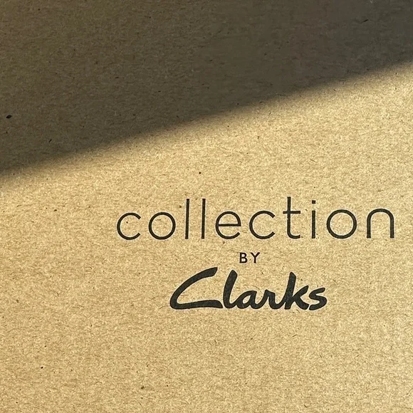 Clarks Women's Gold Sandals 12W - Picture 3 of 6